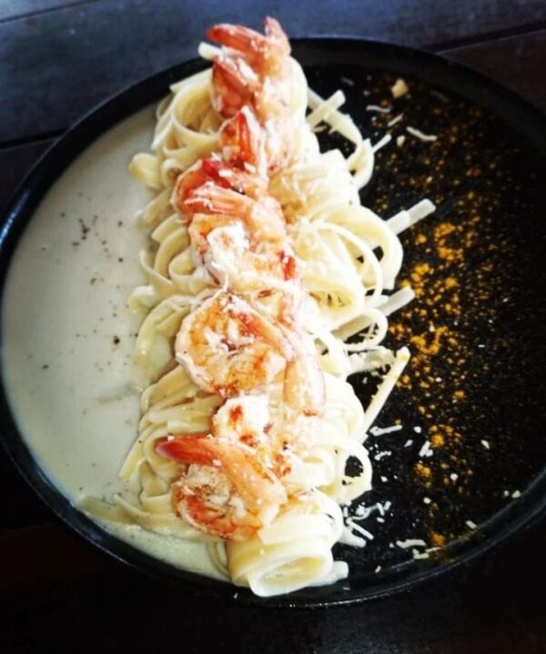 Fettuccine ao Limone com Camarão